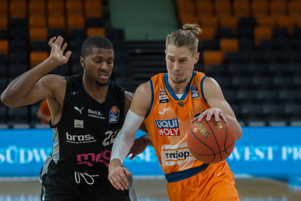 次临场表现 次临场表现