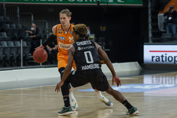 以稳健的底 以稳健的底