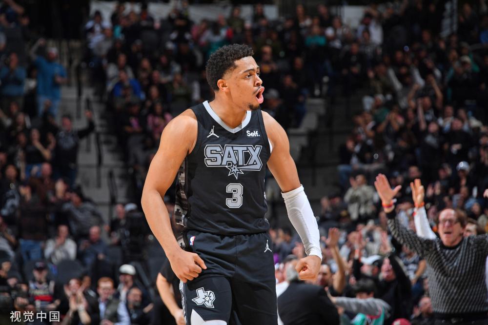 在他缺阵期 在他缺阵期